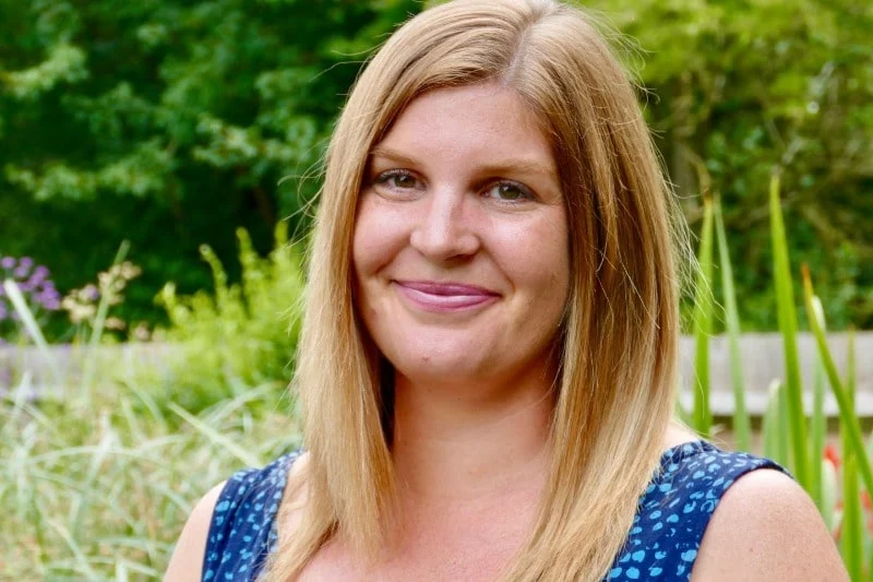 headshot of Laura Bell