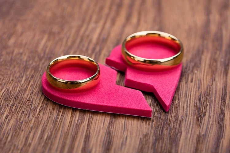 Rings on broken heart