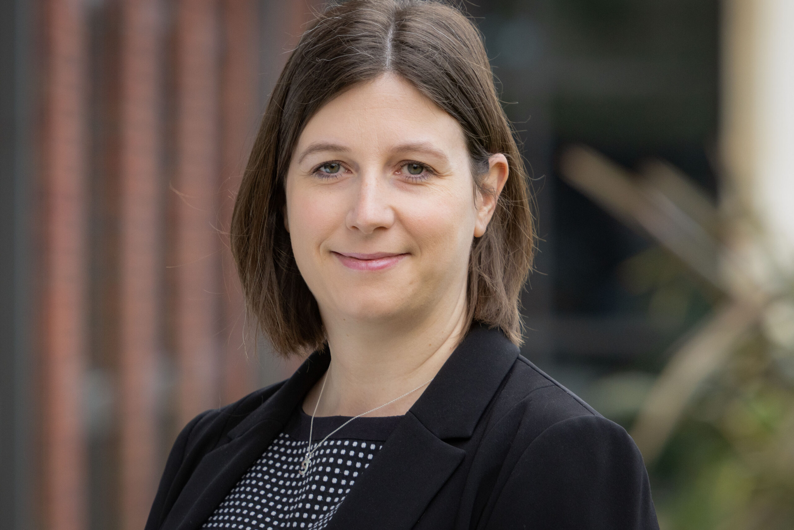 headshot photo of Zoe Minton