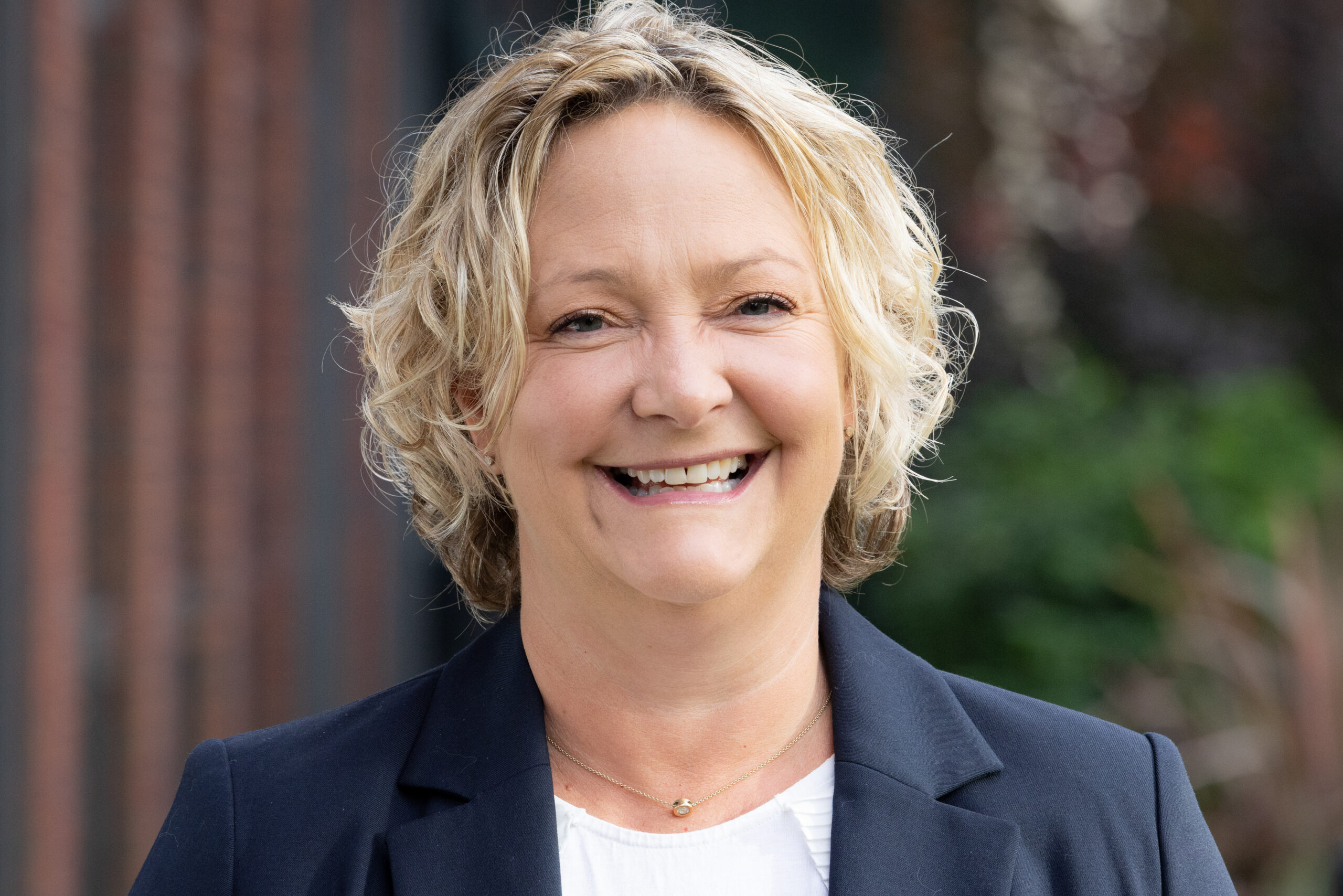 Portrait photo of Laura Trapnell
