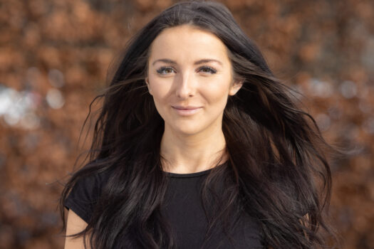 Portrait photo of Evie Cummings