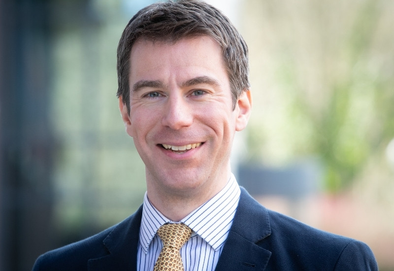 headshot photo of Robert Moger