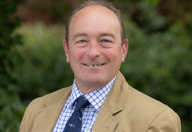 Portrait photo of Tom Hyde